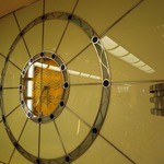 チックタック・ダイナー - 店内奥には大きな時計が