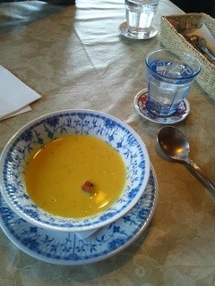 Kantoridaina - かぼちゃのスープ。メイン料理の前にきます