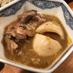やきとん 赤尾 - 煮込みにトッピングの半熟卵
