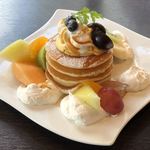 フルーツファーム果楽土 shop&cafe - フルーツパンケーキ1,000円　ドリンクセット1,150円
            ドリンクをジュースにすると1,300円