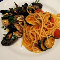 アンティカ・オステリア”トト”  - ムール貝とトマトとズッキーニのパスタ