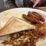 PINECREST DINER  - ソーセージ、目玉焼き、パン