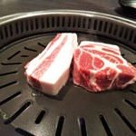 熟成肉専門店 ヨプの王豚塩焼 - 分厚い熟成肉