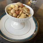 カフェ ラウンジ アンド バー アゼリア - ミニMIXナッツ
      ３００円