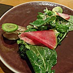 鰆の半生　温玉・冬野菜の蕪と貝柱のソースサラダ仕立て