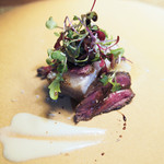 長谷川 稔 - 白カジキと、北海道の蝦夷鹿の腿肉を合わせた一皿