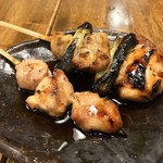 三ぞう - 三ぞう 岩本町店(東京都千代田区神田岩本町)名物ねぎま串 99円