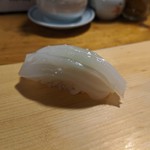 天史朗鮨 - 握り　アカイカ　シャリがふっくらしています
