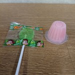 王者-23 - 食後のサービスでもらった飴とゼリー