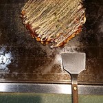 Okonomiyaki Kacchan - モツ玉(出来上がり)