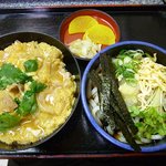 手打ちうどんの店倭 - 親子丼 680円 + 冷やしうどん 250円