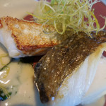 メゾン・バルサック - 本日入荷鮮魚のポワレ　グレープフルーツのブールブランソース；アップ