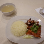 Nam Heong Chicken Rice - セットのチキンライスとチャーシューとスープ(19-11)