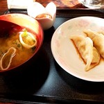 南平台温泉ホテル - 朝から蒸し餃子