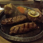 ハンバーグとサイコロステーキ