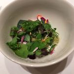 COOK JAPAN PROJECT - オイスターサラダ(サワークリームで和えた微塵切りの牡蠣、ジャガイモのクランブル、ハーブのサラダ)