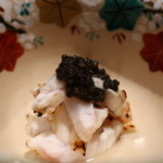 東山 吉寿 - てっさ炙り キャビア乗せアップ