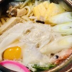 うどん亭 - 鍋焼きうどん（生玉子トッピング）アップです。