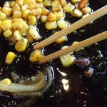 寛屋 - コーンだけは、箸ではちょっと食べにくいですね…