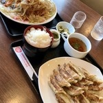 Ringa Hatto - 長崎皿うどん＆薄皮ぎょうざ15個定食