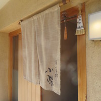 津の守坂 小柴 - 建物の2階　お店の入り口