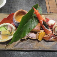 津の守坂 小柴 - 八寸　ウツボ・雲丹湯葉・鼈甲餡・落花生の塩茹で・ほおづきトマト・車海老キャビア射込み・鱒の燻製・栗の素揚げ・無花果の胡麻クリーム掛け・鶏肝とレーズンの松風
