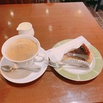 Shurupurisu - こんなところでバスチー！バスクチーズケーキ450円、アメリカンコーヒー450円