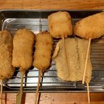 Kushi Katsu Tanaka Nishi Nippori Ten - 玉ネギ ¥100、サンマ ¥120、白いネギ ¥100、ニンニク ¥100、串カツ豚 ¥120、串カツ牛 ¥120