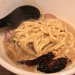 Menya Kotetsu - 四角くエッジの効いた太麺