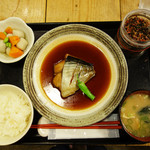 梅山鉄平食堂 - 本日の魚 煮付け定食830円。