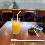 ドトールコーヒーショップ - オレンジジュース。