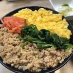 さつき食堂 - ♪鶏そぼろ丼￥500 大盛￥100