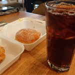 Liliha Bakery - ココパフ、マラサダとアイスコーヒー