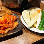 ヤキニクエン ニング - 白菜キムチ、焼き野菜盛り