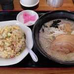 中華料理 濃河 - 醤油ラーメン炒飯セット 820円