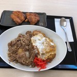 Katsuya - 牛丼カツ丼・690円（税抜き）と鳥唐揚げ2個・150円（税抜き）