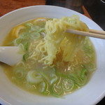 ラーメン幸味 - やや縮れた細麺