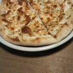 窯右衛門 - エビグラタンピザ。