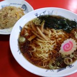 柳華 - カレー味半チャーハン＋ラーメン（700円）
            