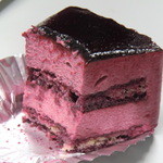 パティスリー イル・プルー・シュル・ラ・セーヌ - ディジョネーズ・断面、てか食べかけｗ