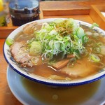 好来道場 - 大松（ラーメン大盛り）のネギ多し   ¥1,200
            日本人のDNAに刷り込まれた「美味い」ラーメン