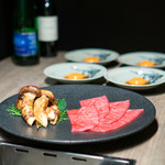 USHIGORO S. - 鳥取県田村牧場 炙り松茸ザブトンのすき焼き