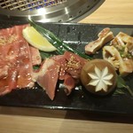 Yakiniku Goemon - 豚ホルモン3点盛り 880円