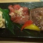焼肉 ゴエモン - 豚ホルモン3点盛り 880円