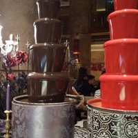 ロビーラウンジ 「マーブルラウンジ」 ヒルトン東京 - 赤と黒のチョコレートファウンテン
