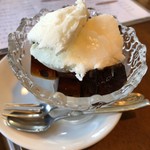 アリス - トッピングされたアイスクリームはコーヒーフレッシュをアイスにしたようなお味