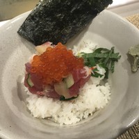 プレミアムレストラン 東京 金のダイニング 鮪金 - 開店2週年記念の海鮮丼。後半は海鮮茶漬けとしても楽しめます。