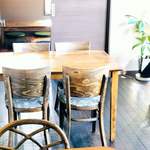 Spica - 店内の様子。木の温もりが感じられます。