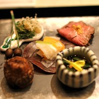 ふじ原 - 付き出し　　ローストビーフ、おかわかめ 、きぬかつぎ 、おかひじき 、なます