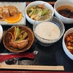 Chuugoku Sai Yuifua - お腹いっぱい　裕華セット（日替わり）1390円　料理2品・小鉢2品・スープ・ご飯・デザート